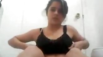 dilettante cutie masturbate