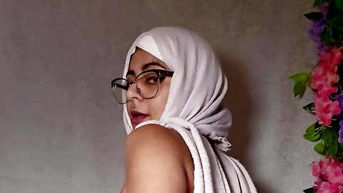 Dancing with a Tiny Thong Mia Niqab