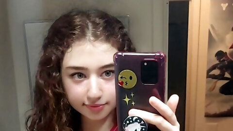 I hear the color red makes you horny but maybe it's just my 4'11 and 89Ib body 😋❤